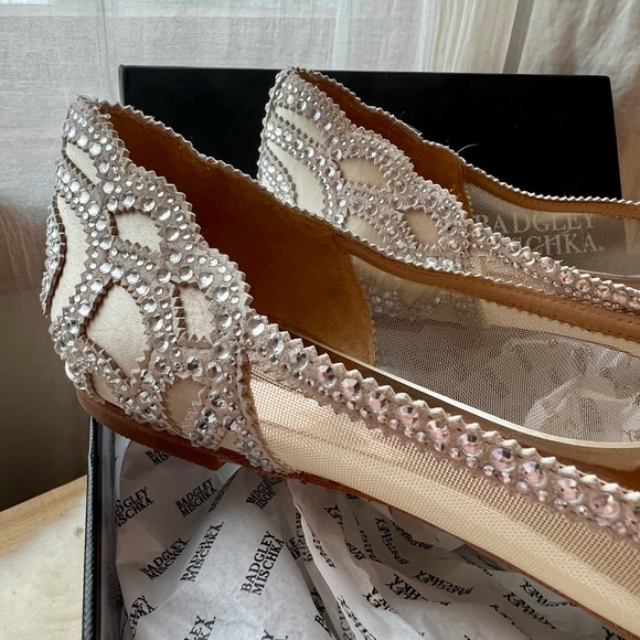 Badgley Mischka women's Gigi Crystal Pointed Lace Leather Flats Ivory 10 - Picture 4 of 8
